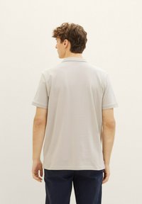 TOM TAILOR DENIM MIT LOGO - Pólóing - light dove grey