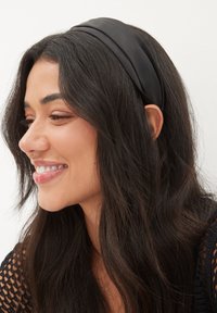 Next Hair Styling Accessory - black