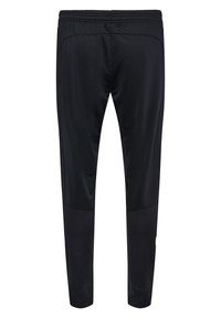 Zwarte sportbroek van een gladde stof, met een elastische tailleband en taps toelopende benen. Eenvoudig, functioneel ontwerp zonder patronen of accenten.