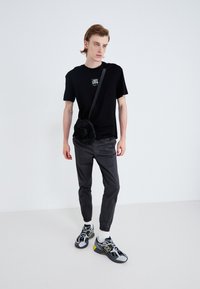 Jack & Jones JJIGORDON JJLANE VEGA - Hlače - asphalt