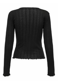 Czarny longsleeve z długimi rękawami z teksturowanym wzorem w pionowe paski i małymi wycięciami. Dół i rękawy mają falbaniasty wykończenie.