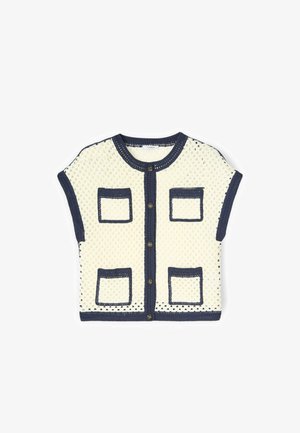 Kortærmet cremefarvet strikket cardigan med marineblå kant, fire forlommer og knaplukning foran.