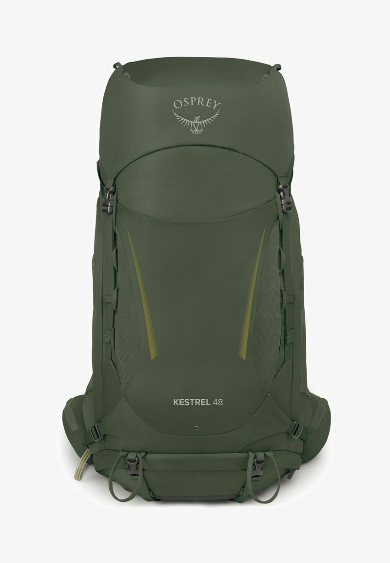 Zaino verde Osprey Kestrel 48 con un'esterno liscio, spallacci regolabili, tasche laterali e sottili dettagli gialli. Finitura in tessuto resistente.