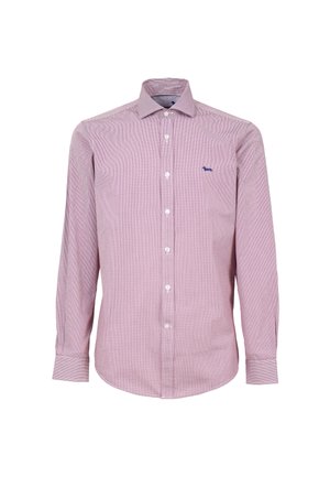 Chemise à rayures rouges et blanches à manches longues avec un devant à boutons, comportant des boutons blancs et un petit logo bleu sur la poitrine à gauche.