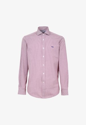 Červené a biele pruhované tričko s dlhým rukávom a zapínaním na gombíky, s bielymi gombíkmi a malým modrým logom na ľavej hrudi.