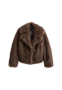 Veste cropped en fausse fourrure marron avec un large col, des manches longues et une texture douce et duveteuse. Elle se distingue par une fermeture cachée et une coupe légèrement surdimensionnée.