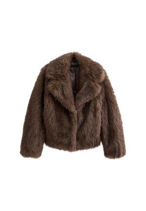 Giacca corta in pelliccia sintetica marrone con un ampio colletto, maniche lunghe e una texture morbida e soffice. Presenta una chiusura nascosta e una vestibilità leggermente oversize.
