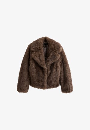 Giacca corta in pelliccia sintetica marrone con un ampio colletto, maniche lunghe e una texture morbida e soffice. Presenta una chiusura nascosta e una vestibilità leggermente oversize.