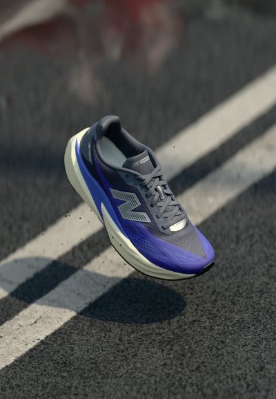 New Balance FUELCELL REBEL V5