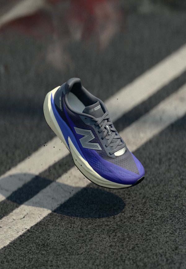 New Balance FUELCELL REBEL V5 - Buty do biegów ulicznych - fioletowy