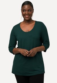 Ulla Popken TIEFER RUNDHALSAUSSCHNITT  - Langarmshirt - nachtgrün