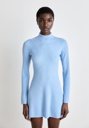 Strikket kjole - baby blue