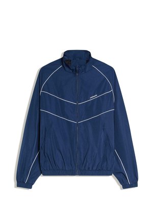 Marineblaue Jacke mit Reißverschluss, weißen Paspeldetails, hohem Kragen, elastischen Bündchen, Saum und Taschen auf beiden Seiten.