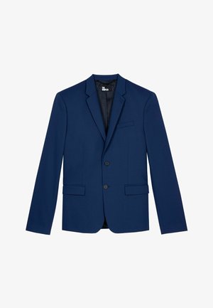 Blazer azul marino hecho de una tela suave con dos botones, solapas con muesca, bolsillos laterales y un bolsillo en el pecho. Silueta de corte entallado.