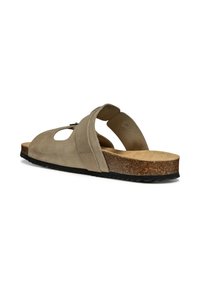 Sandal in suede grigio con design open-toe, sole in sughero e sole in gomma nera. Presenta un dettaglio a taglio e una cintura regolabile.