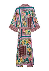 Multifarbiger gemusterter Kimono mit Blumen- und geometrischen Designs. Aus glattem Stoff gefertigt, verfügt er über weite Ärmel und einen Bindegurt in der Taille.