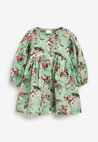 Zelené květinové šaty z lehkého materiálu; mají dlouhé rukávy, kulatý výstřih a dřevěné knoflíky, s vrstvenou sukní a nařaseným pasem.