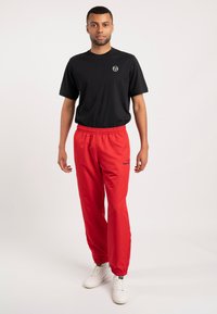 Sergio Tacchini CARSON - Trainingsbroek - red/blue