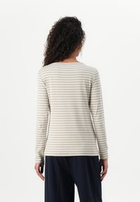 TOM TAILOR STRIPED BOAT NECK - Topper langermet - taupe/offwhite