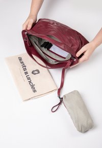 Aunts & Uncles MRS MACARON - Handtasche - bohemian red