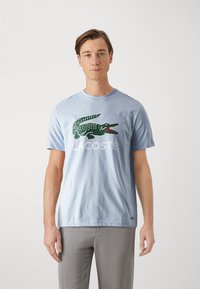 Lacoste Nyomott mintás póló - phoenix blue