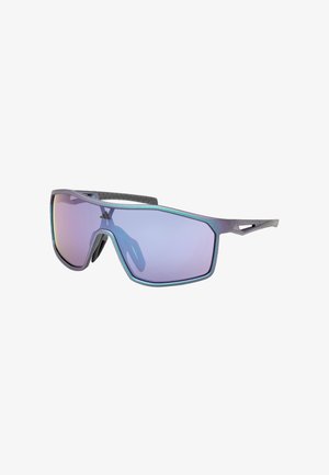 Gafas de sol deportivas con montura gris, lentes reflectantes moradas y diseño texturizado en las patillas. Presentan colores de acento a lo largo de los bordes.