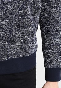 Sisley Stickad tröja - dark blue