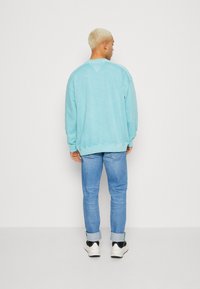 Tommy Jeans SKATER TIMELESS CREW - Mikina - ocean tide