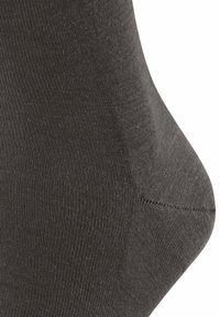 Dunkelgraue Socke mit einer glatten, gerippten Textur. Sie zeichnet sich durch ein enges Design mit verstärkten Zehen- und Fersenbereichen aus und zeigt einen sauberen Abschluss an den Rändern.