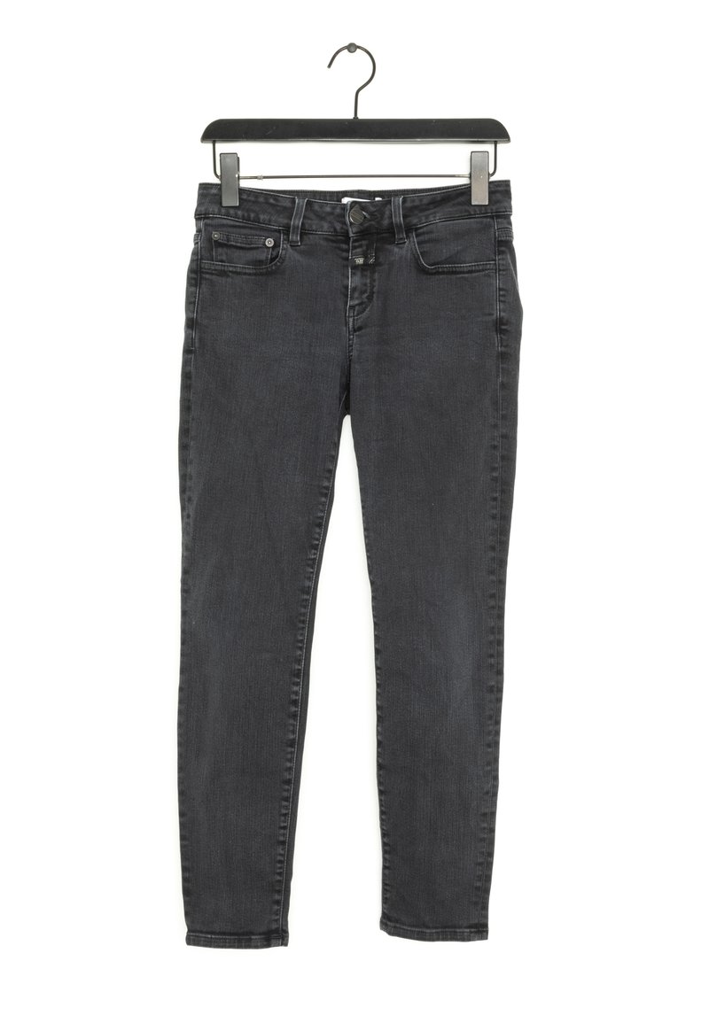 Jeans skinny de color gris oscuro exhibidos en un perchero negro. Presenta un diseño clásico de cinco bolsillos, botón de metal y un ligero desgastado en la tela.