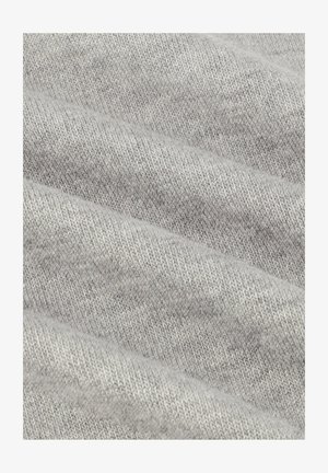 Grijze gebreide stof met een zachte textuur en subtiele variaties in tint, met een reeks lichte golfpatronen over het oppervlak.