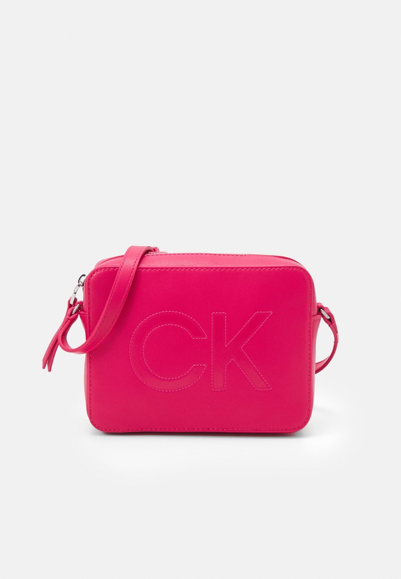 Calvin Klein SET CAMERA BAG Umhängetasche magenta/pink Zalando.ch