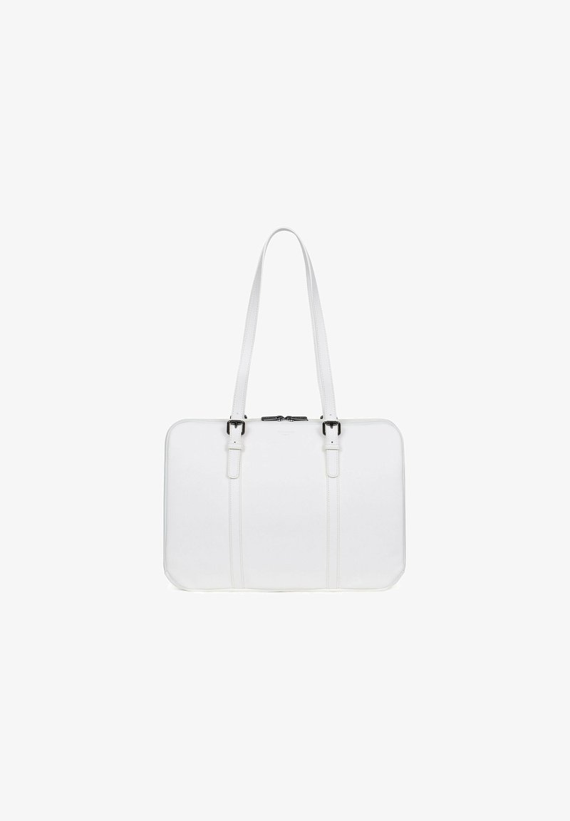 Witte leren tote bag met twee lange hengsels, een gladde oppervlakte, minimalistisch ontwerp en verstelbare gespdetails op de hengsels.