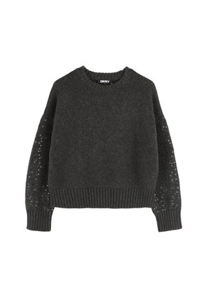 Suéter de punto gris oscuro con cuello redondo, ribete acanalado y acentos decorativos de lentejuelas en las mangas. Logotipo de DKNY bordado en la parte frontal.