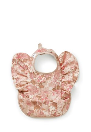 Bavaglino per bambini con motivo floreale, ali arricciate sulle spalle e una tasca raccogli tutto, con tonalità di rosa, beige e marrone su sfondo bianco.