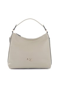 Borsa a tracolla in pelle grigio chiaro con forma curva, dotata di accenti neri, un logo dorato e chiusura a zip superiore. Texture liscia, manico singolo.