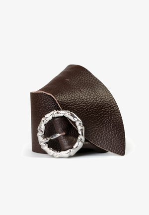 Brown leather belt with a textured finish, featuring a twisted silver-tone buckle and visible stitching along the edge.