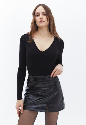 V-neck Bodysuit - T-Shirt Top - Langærmet T-shirt - black