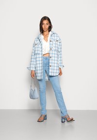 Levi's® HIGH RISE  - Calças de ganga de perna direita - rio launch