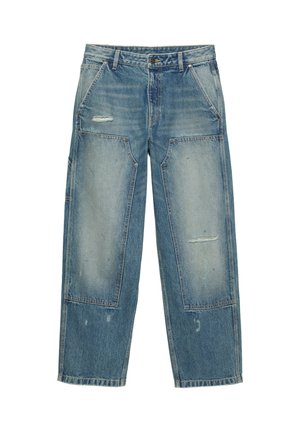 Jean en denim bleu avec grandes poches plaquées à l'avant et légère usure sur les cuisses et genoux, coupe droite et fermeture par boutons.