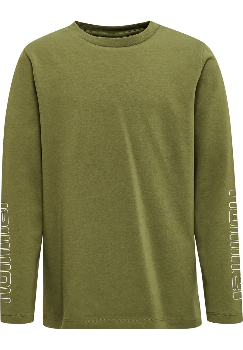 Olivengrøn langærmet t-shirt i et blødt stof, med rund halsudskæring og hvid tekstaccent på venstre ærme.