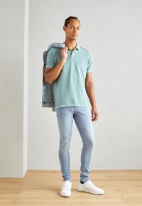 Marc O'Polo SHORT SLEEVE SLITS AT HEM EMBROIDERY - Polokošeľa - midnight moss