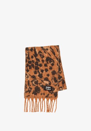 Bufanda con estampado de leopardo en marrón con manchas negras, con extremos con flecos y una etiqueta de marca. Hecha de un tejido suave y texturizado.