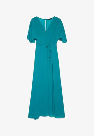 Abito a portafoglio color teal con scollo a V, maniche volant, cintura in vita e gonna fluente alla caviglia.