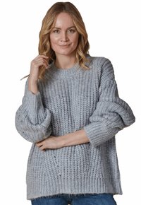 Hellgrauer Strickpullover mit strukturiertem, geripptem Design. Verfügt über einen runden Halsausschnitt und lockere, dicke Ärmel für eine lässige Passform.