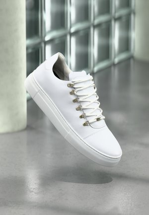Sneakersy niskie