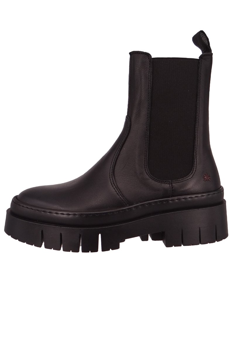 Botas Chelsea de cuero negro con paneles elásticos en los lados, una suela de goma gruesa y estriada, y una lengüeta en la parte posterior para ponerse fácilmente.