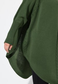 MIAMODA PONCHO-STYLE ZOPFMUSTER ZIPFELSAUM - Strickpullover - dark green
