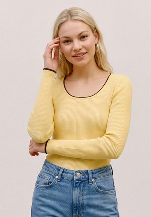 Vero Moda, KNITTED PULLOVER VMALVA KNITTED PULLOVER - Pullover - pale banana