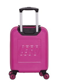 Rosa hårdskalresväska med en blanka yta, LEGO-logotyp präglad, utdragbart handtag och fyra fler riktade svarta hjul.